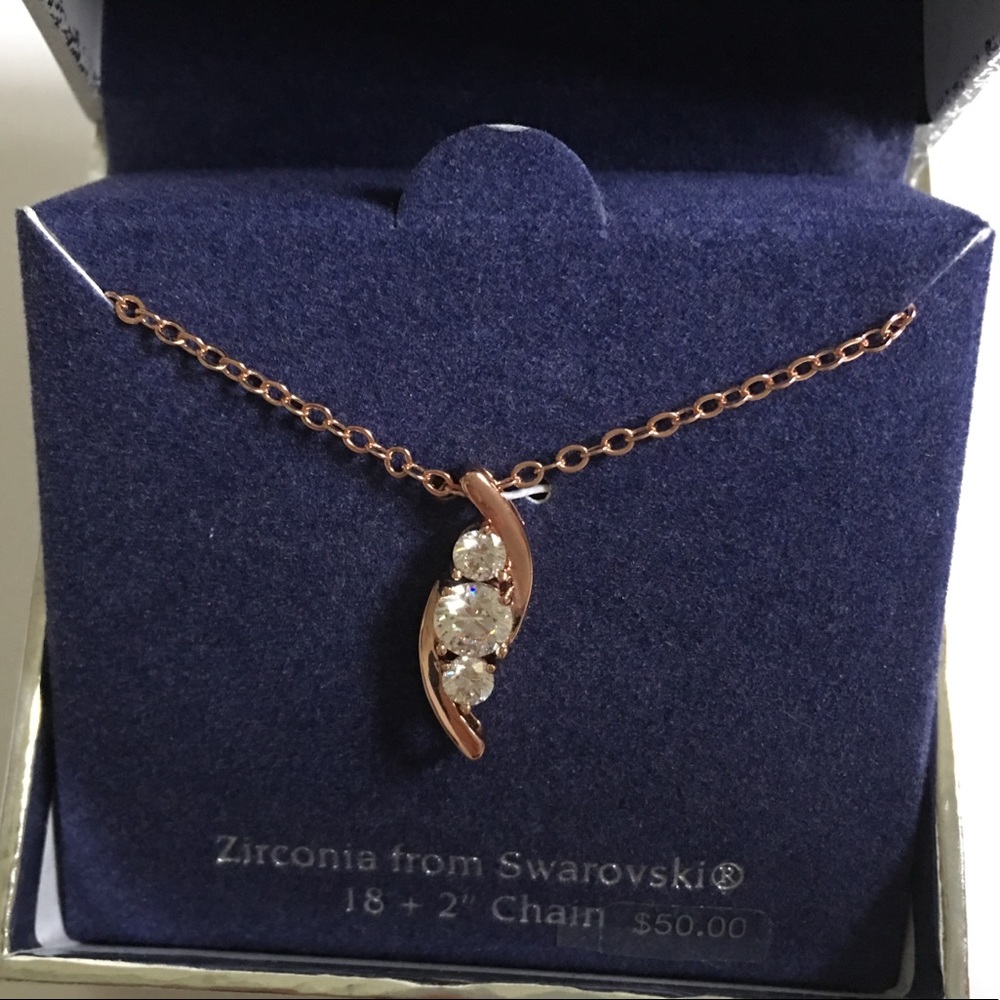 3 Stone Necklace With Crystals Stones